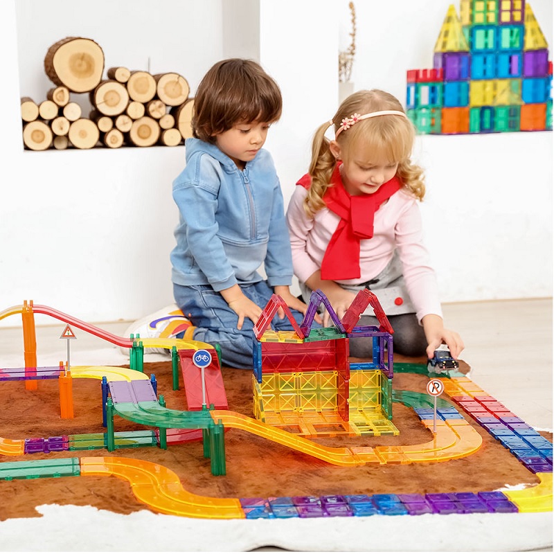 RACE Magnetic Building Toy.jpg RACE Magnetic Building Toy.jpg